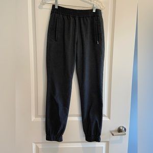 Banana Republic Gray jogger style pull on dress pants! EUC